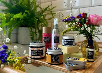 Free Neve’s Bees Skincare Set